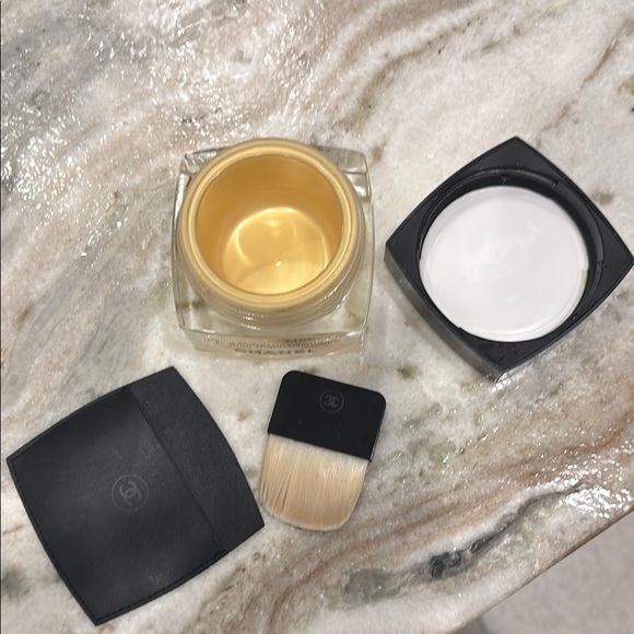 CHANEL Sublimage Masque Jar and Brush - Picture 3 of 5